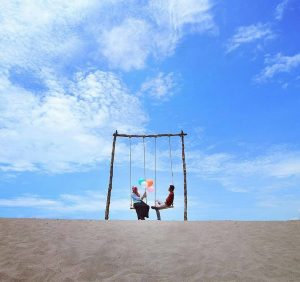 Foto-Prewedding-Di-Pantai