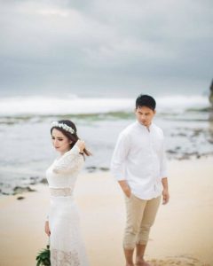 Foto-Prewedding-Outdoor-Di-Pantai-1