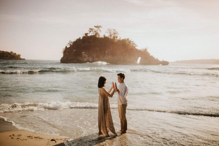 Foto-Prewedding-Outdoor-Pantai-1
