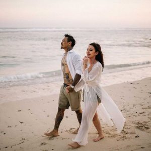 Foto-Prewedding-Unik-Di-Pantai